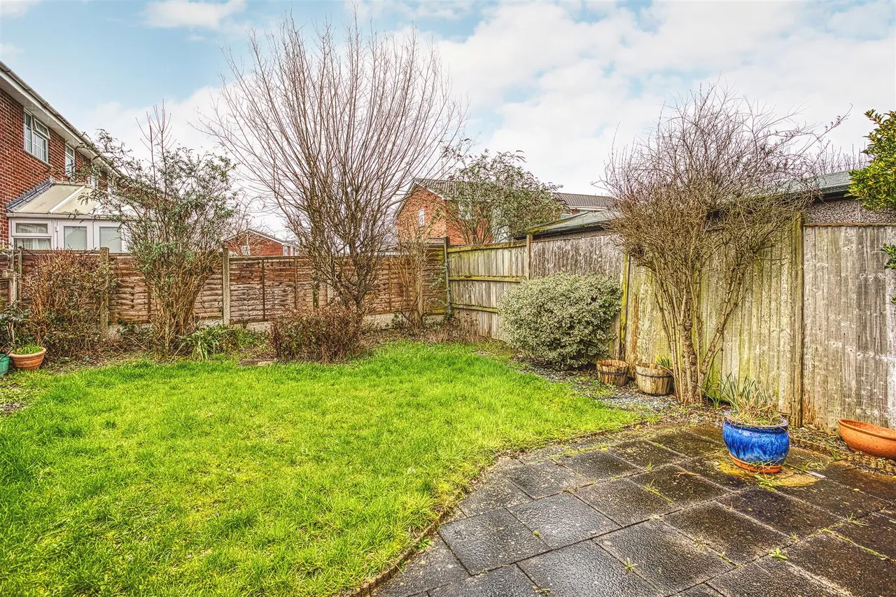 Westminster Drive, Stretton, photo 11