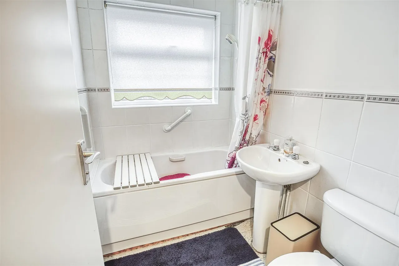 Westminster Drive, Stretton, photo 5