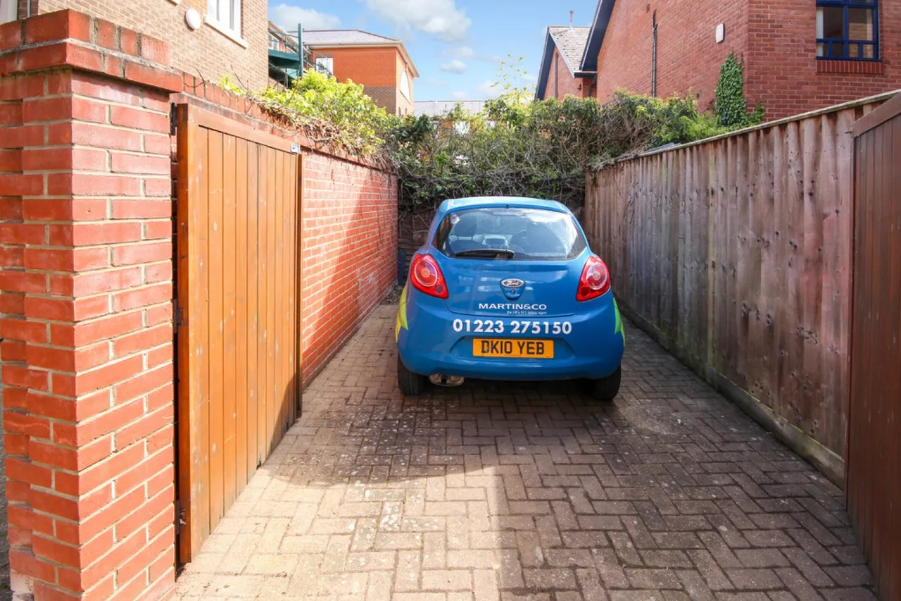Parking Space, Wellington Court, photo 3