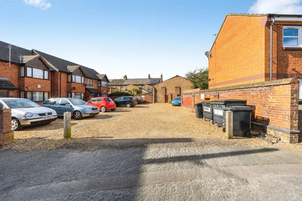 St. Leonards Avenue, Bedford, MK42, photo 9