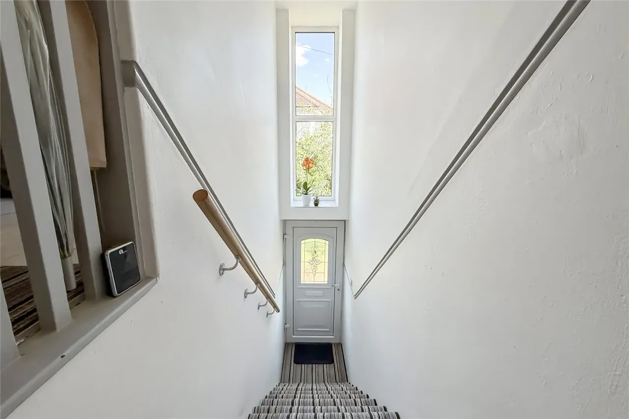 Tavistock Avenue, St. Albans, Hertfordshire, AL1 2NL, photo 3