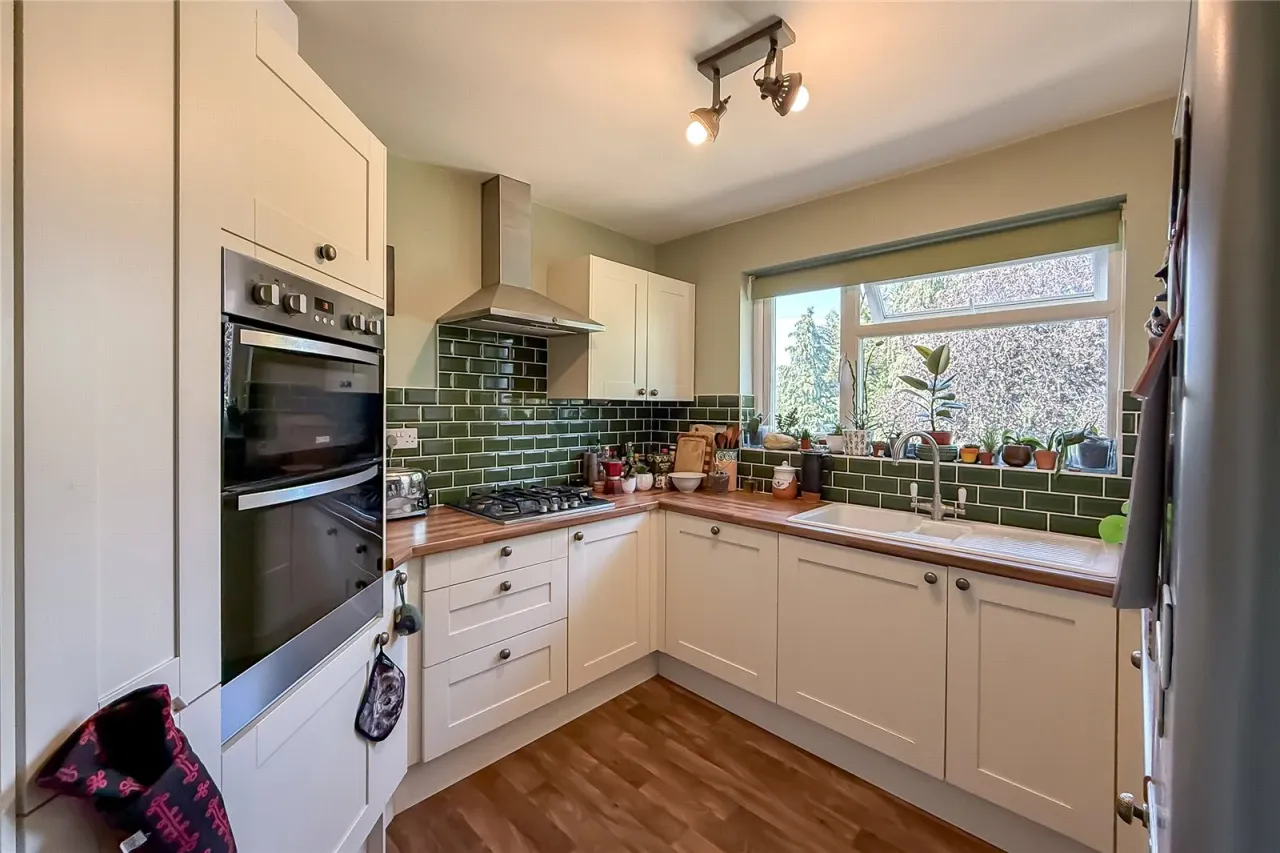 Tavistock Avenue, St. Albans, Hertfordshire, AL1 2NL, photo 2