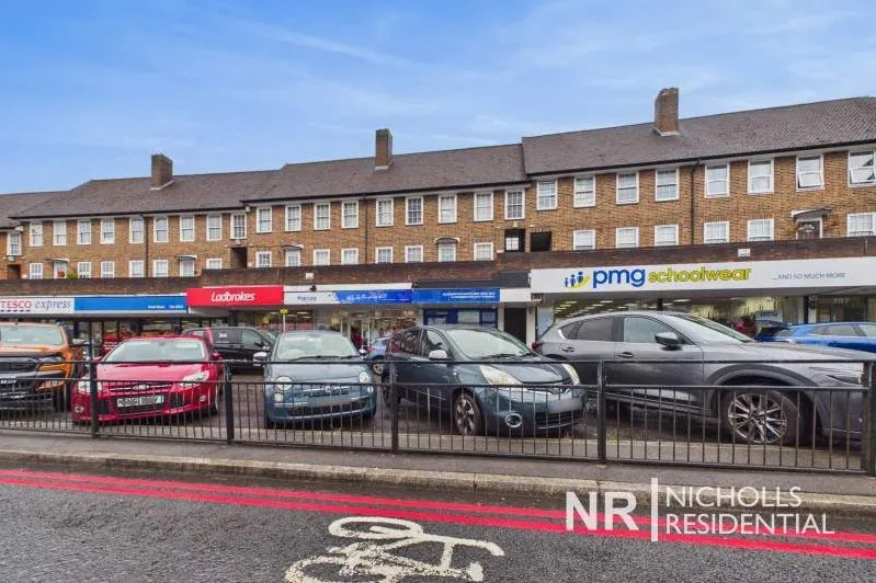 2 bed flat for sale, Hook Road, Chessington, KT9