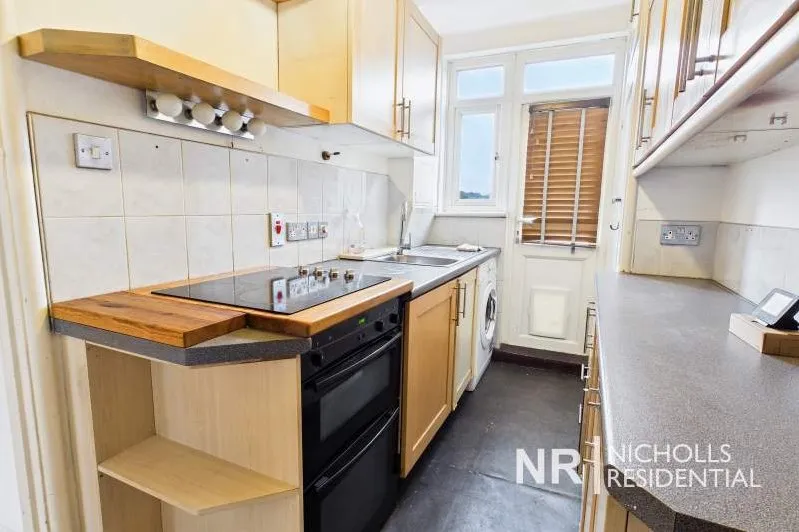 Hook Road, Chessington, KT9, photo 5