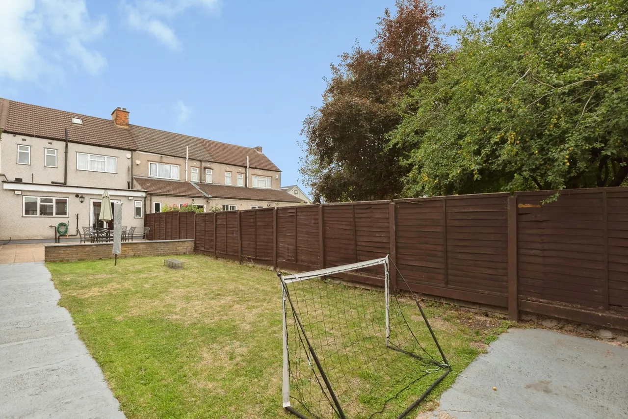 Icknield Drive, Ilford, IG2, photo 28