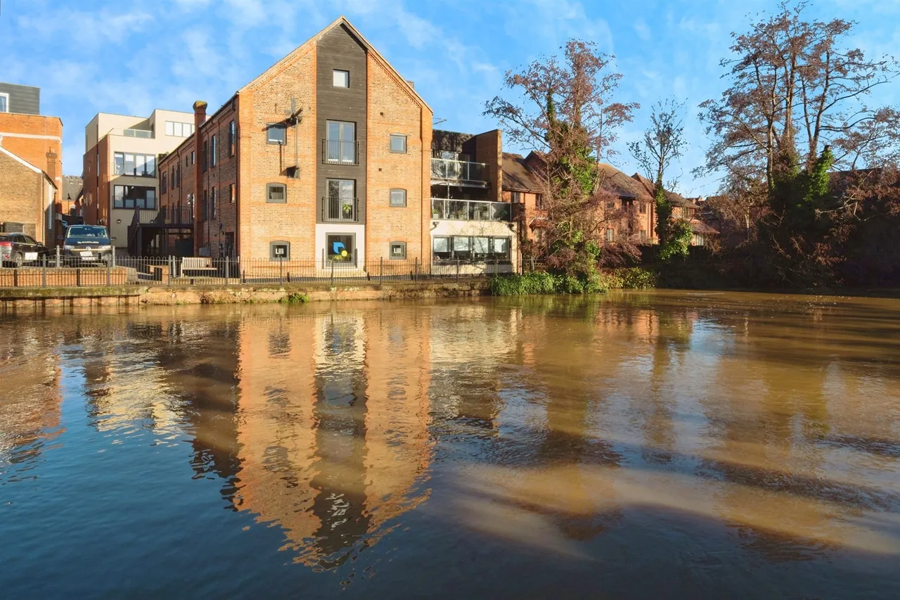 1 bed flat for sale — Lyons Crescent, Tonbridge