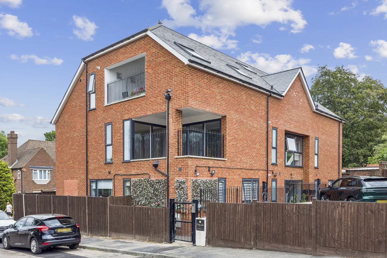 Flat 3 The Catsey Catsey Lane, Bushey..., photo 2