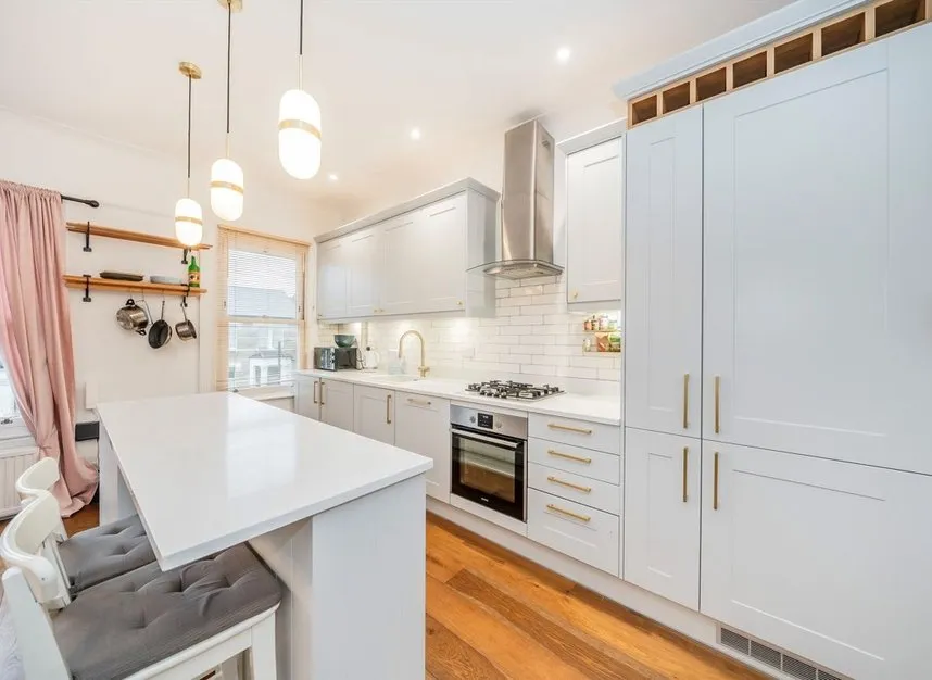 3 bed flat to rent, Fernhead Road, Maida Vale, W9