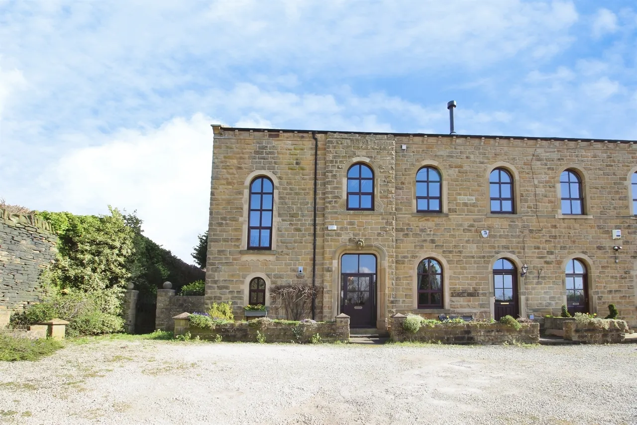 3 bed character property for sale — Harthill Lane, Gildersome, LEEDS