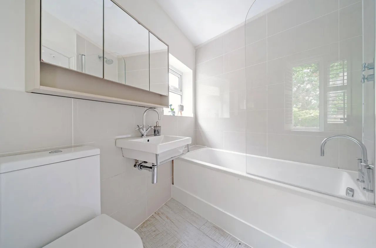 Latimer Road, Godalming, GU7, photo 15
