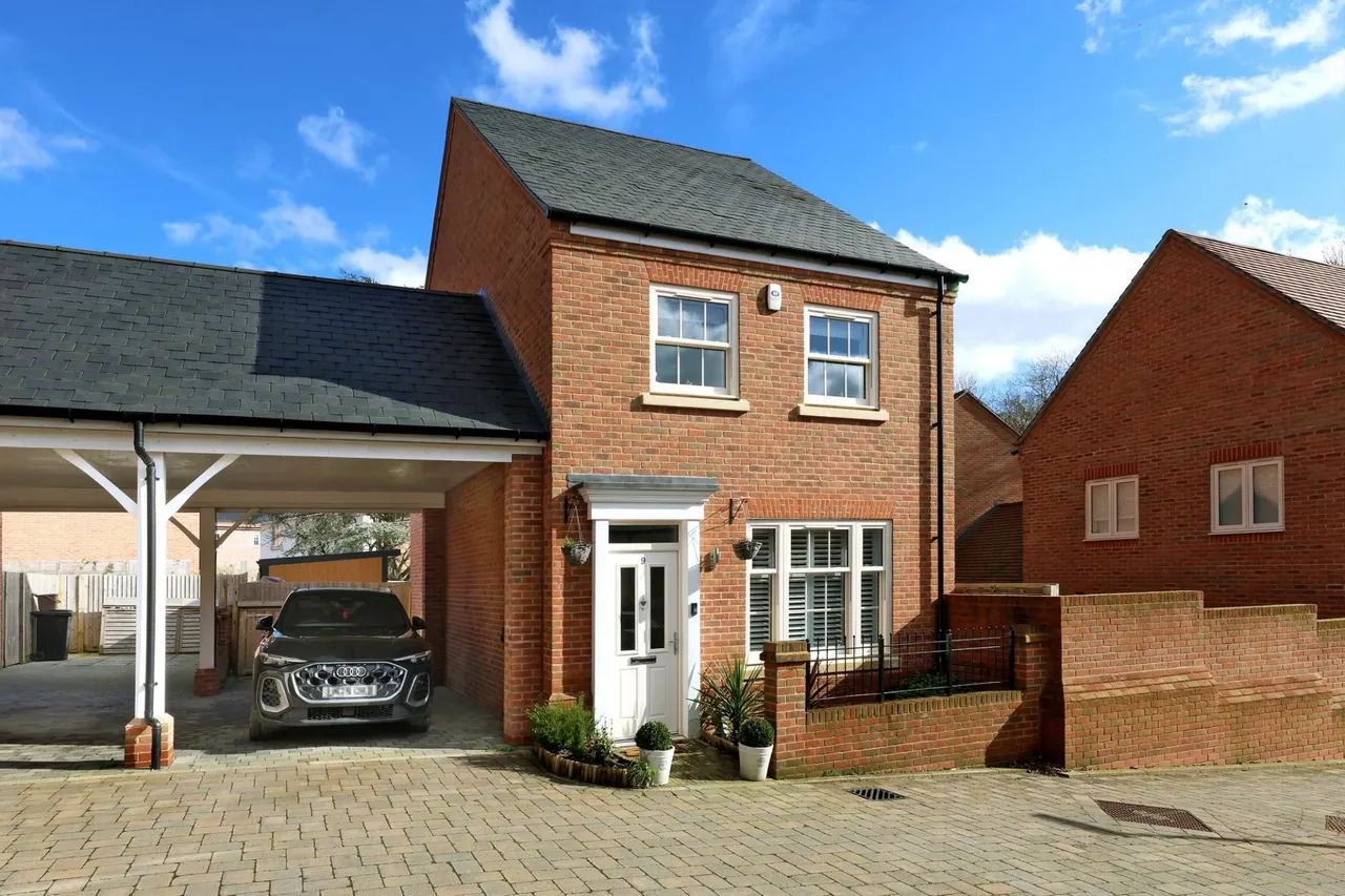 3 bed house for sale — Bagley Street, Wilton Park, HP9