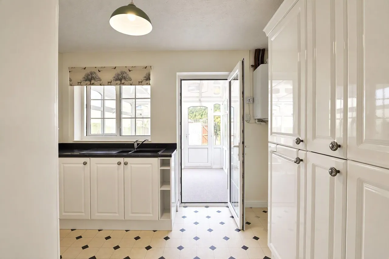 Averill Close, Broadway, WR12, photo 8