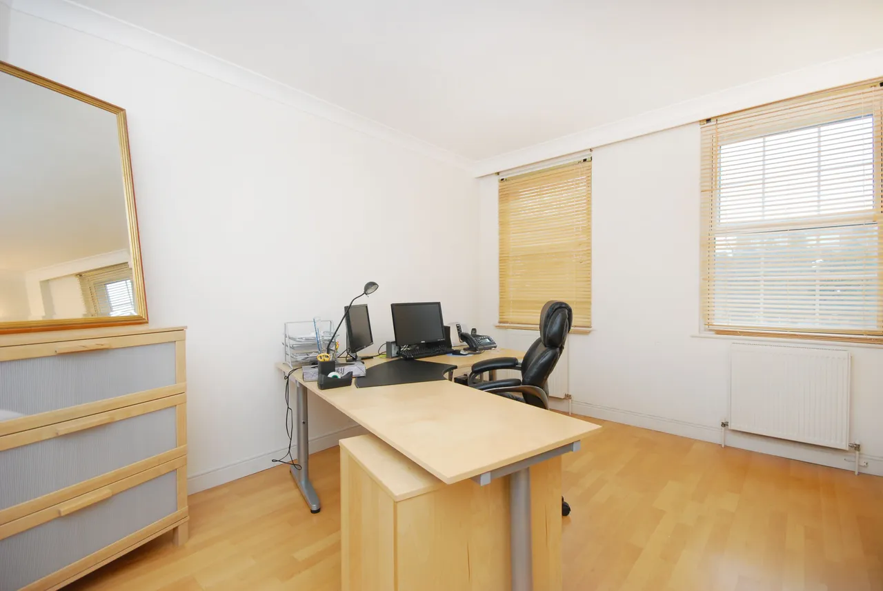 1 Manor Court, Aylmer Road, London, photo 5