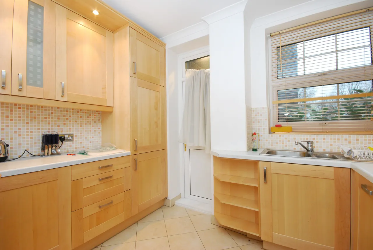 1 Manor Court, Aylmer Road, London, photo 3