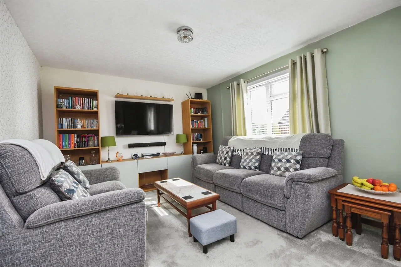 3 bed flat for sale, Queensway, Ongar, CM5