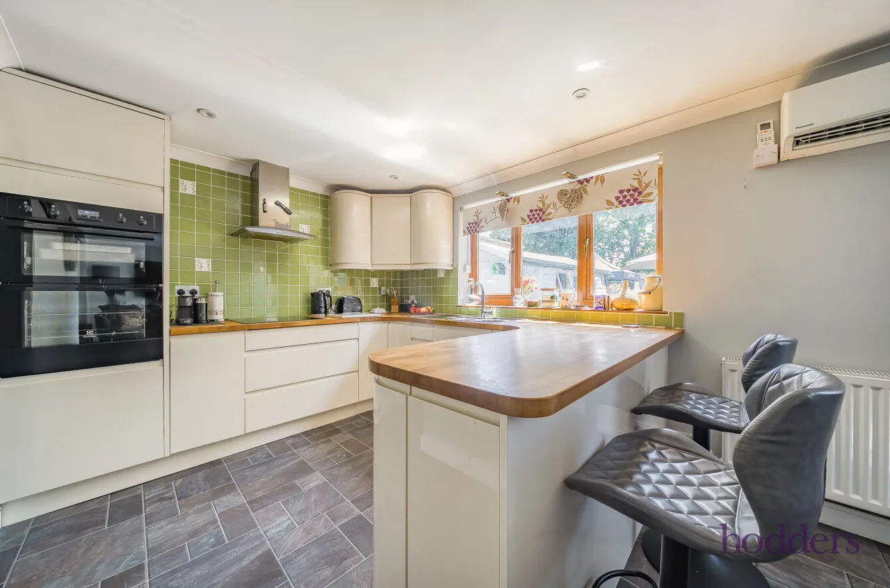 Mowbray Avenue, Byfleet, KT14, photo 5