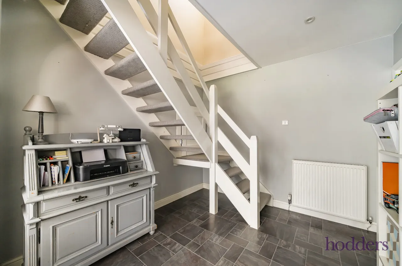 Mowbray Avenue, Byfleet, KT14, photo 17