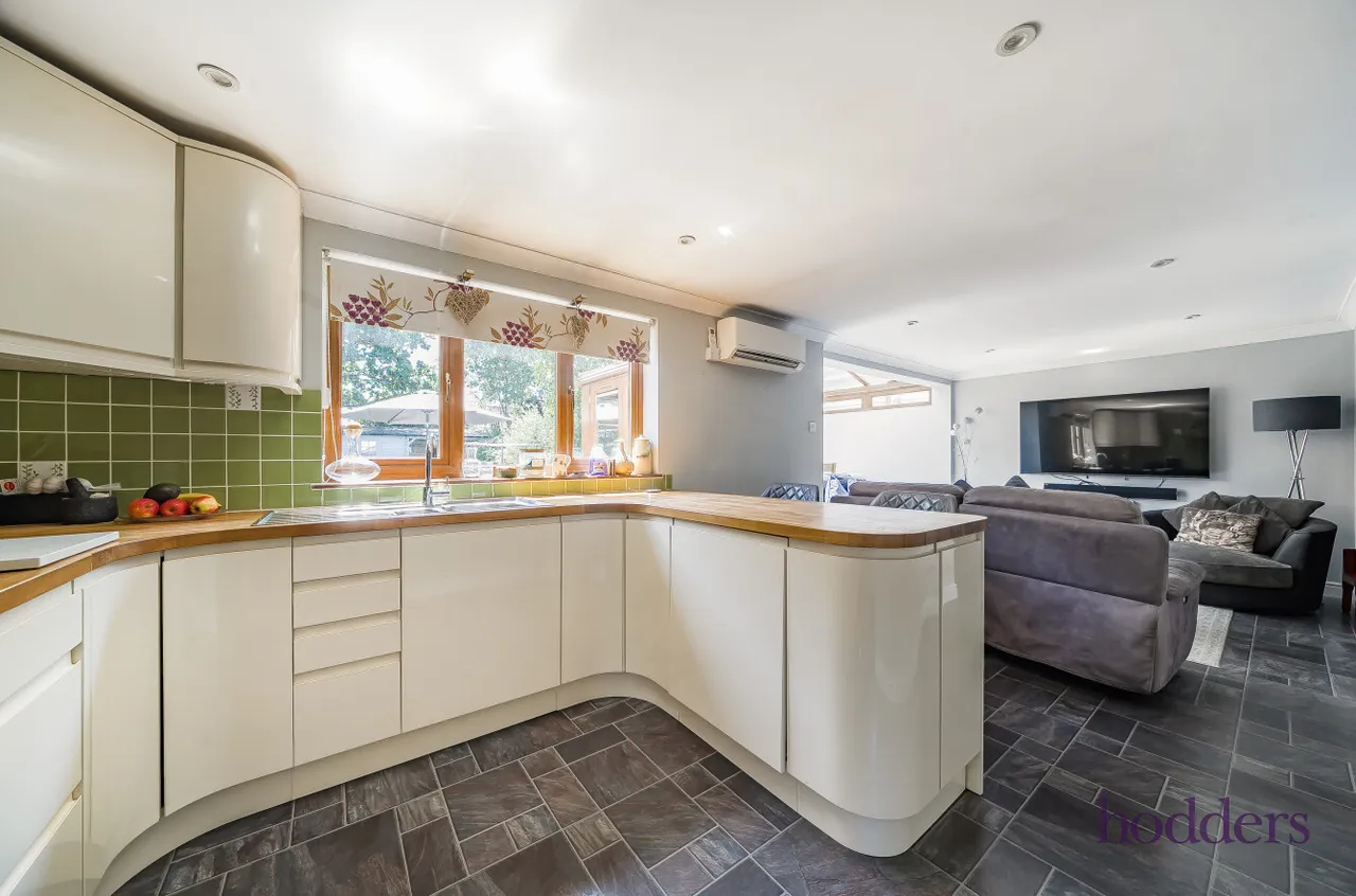 Mowbray Avenue, Byfleet, KT14, photo 13