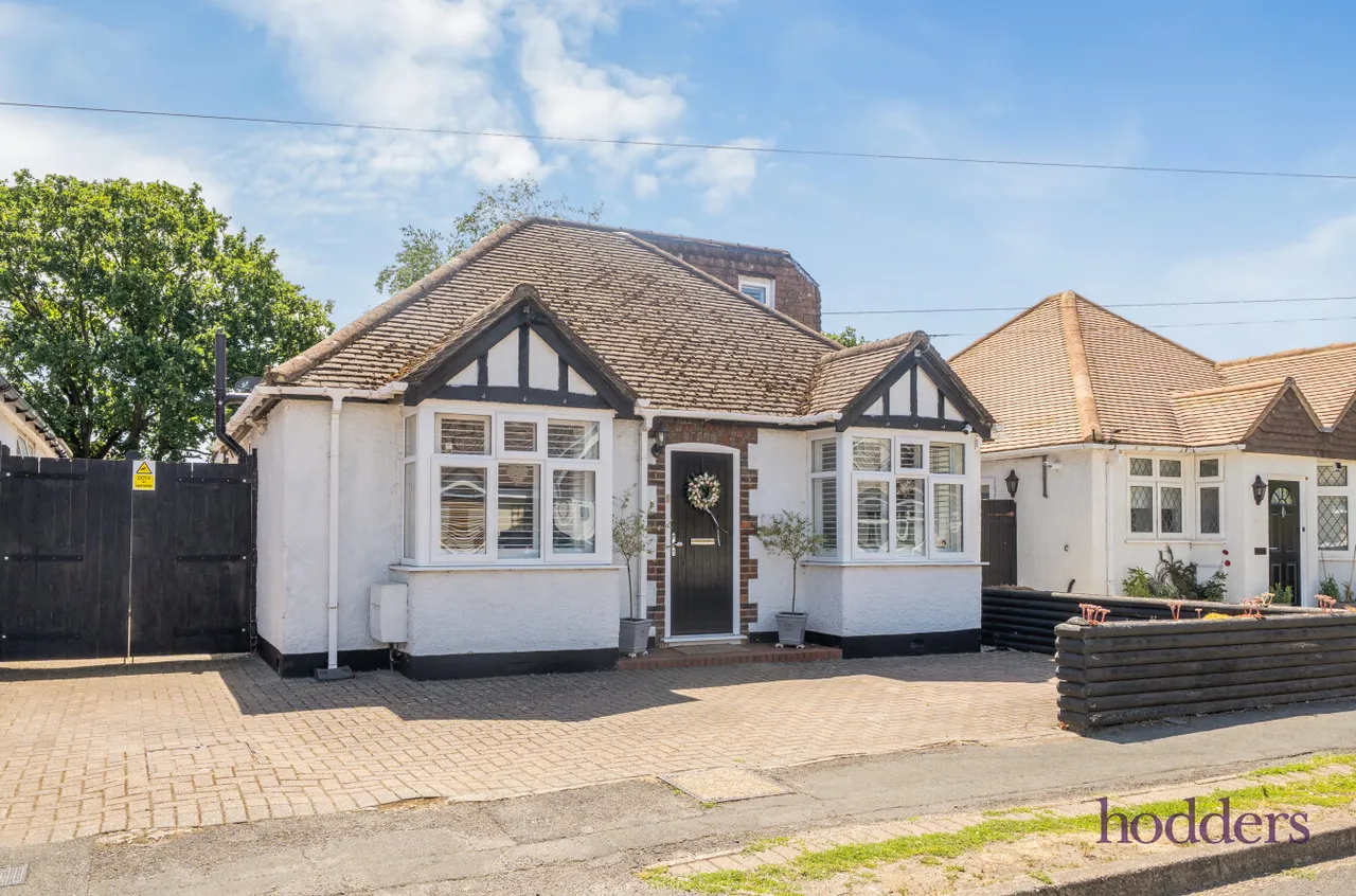 3 bed house for sale, Mowbray Avenue, Byfleet, KT14
