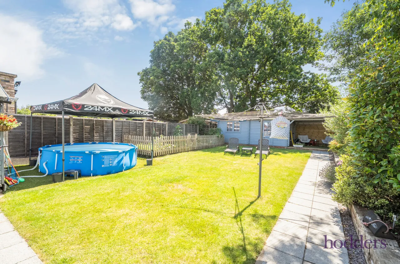 Mowbray Avenue, Byfleet, KT14, photo 2