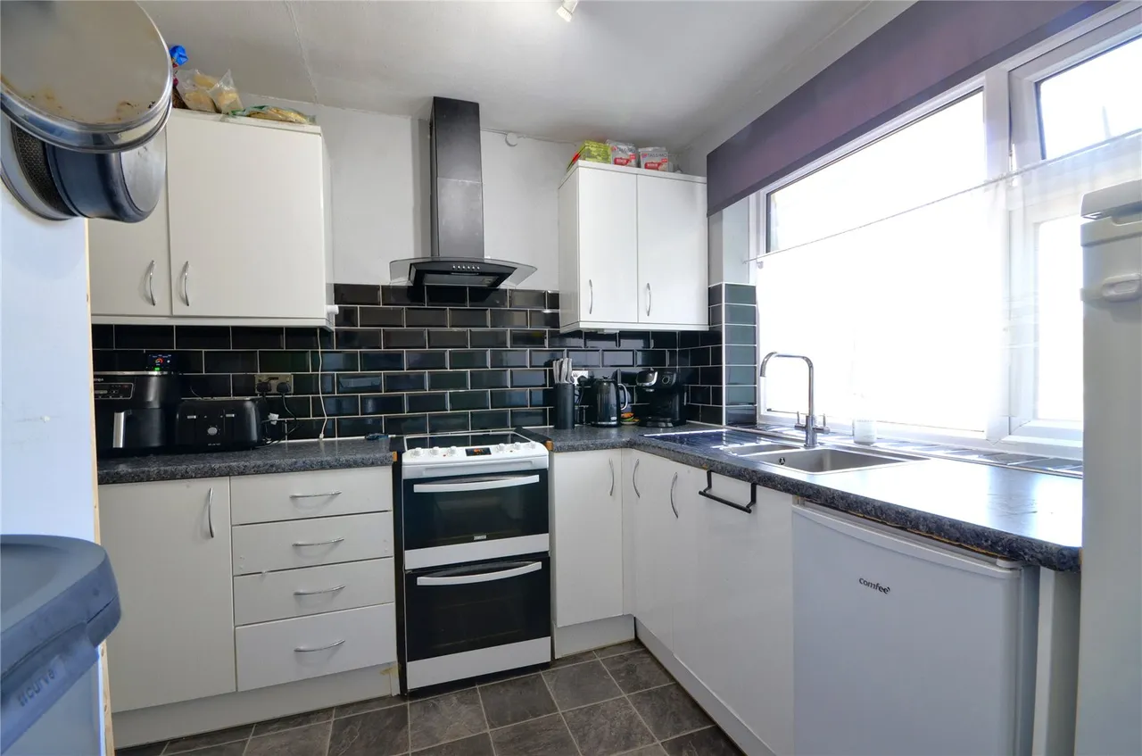 2 bed flat for sale, Lagham Road, South Godstone, RH9