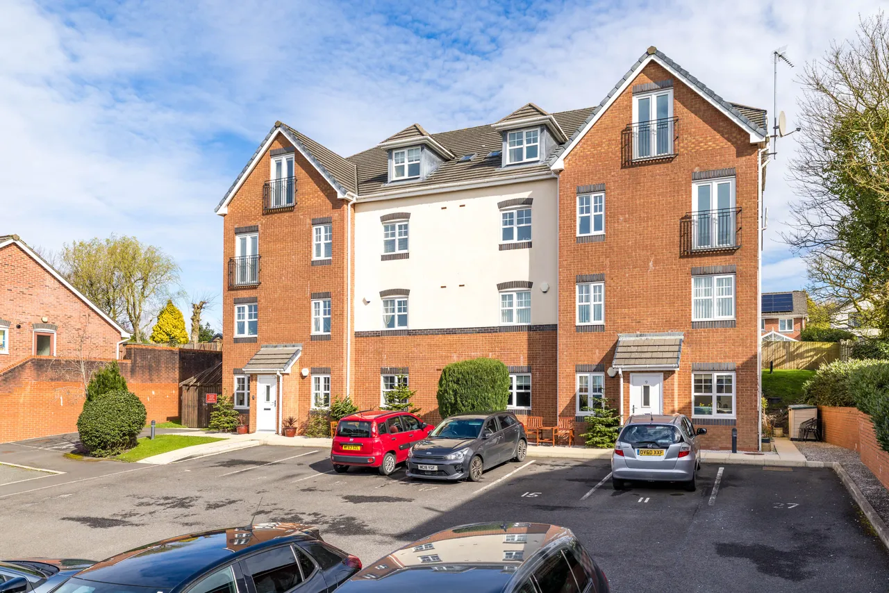 Beacon View, Standish, WN6, photo 12