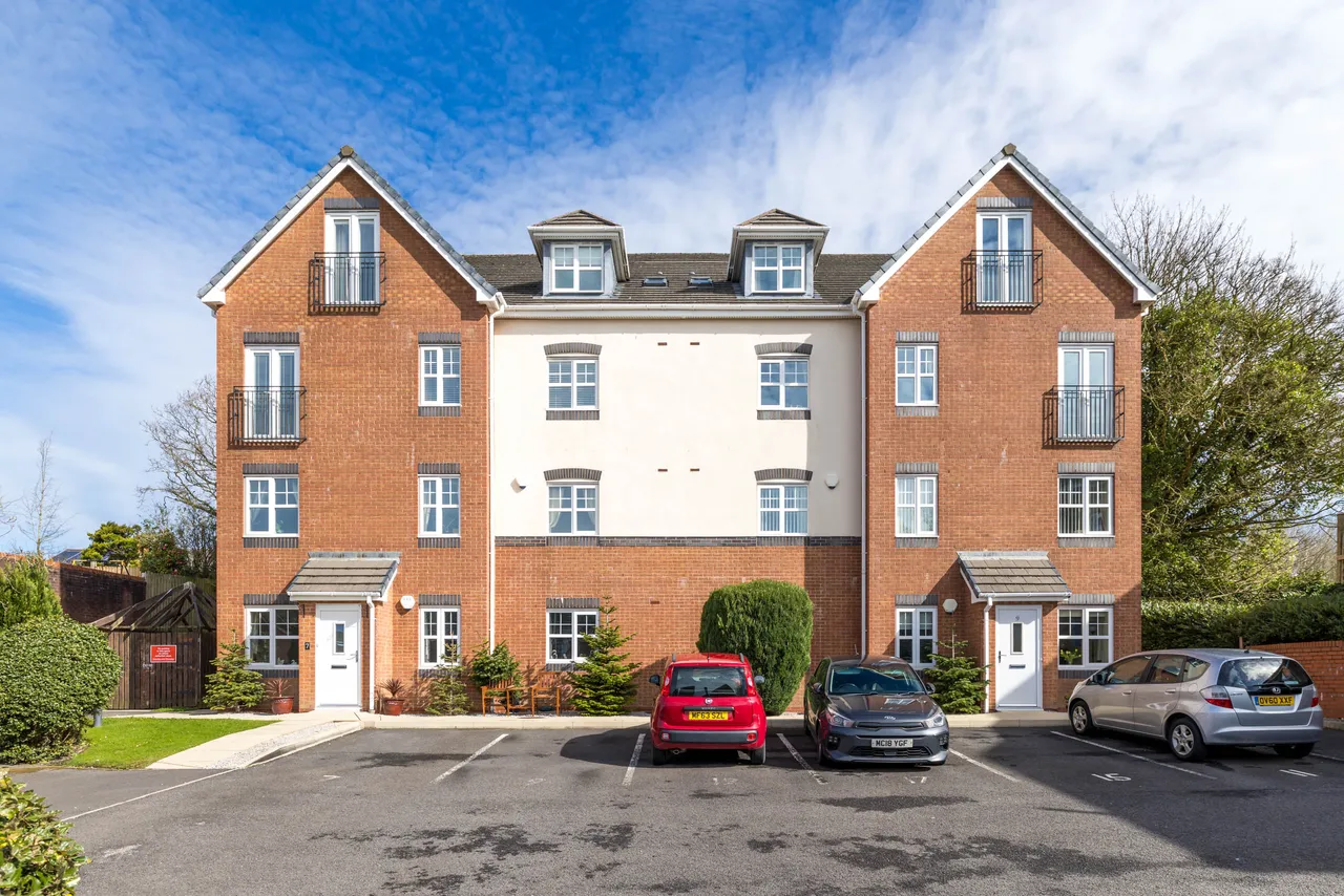 Beacon View, Standish, WN6, photo 2