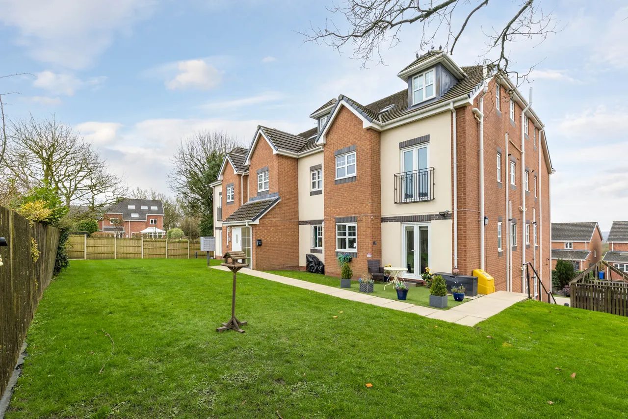 Beacon View, Standish, WN6, photo 11