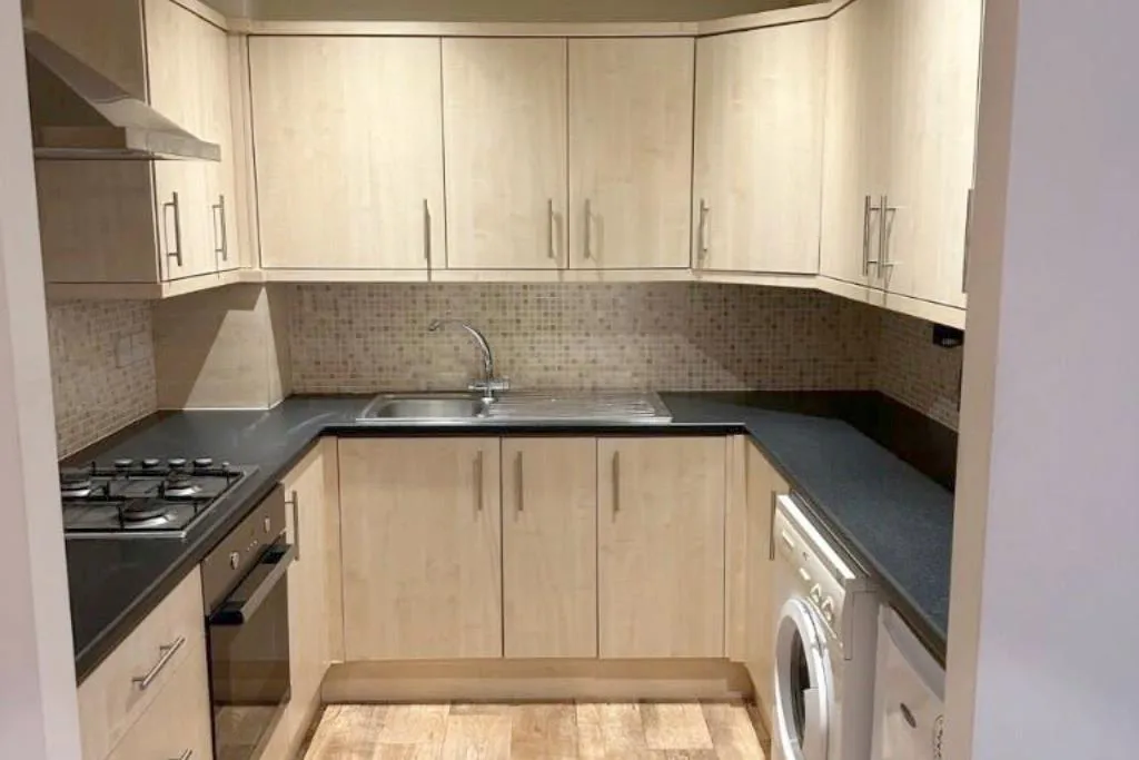 Regents Court, DH1, photo 2