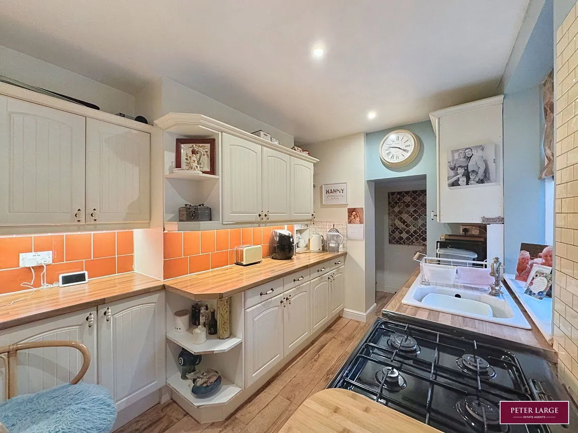 Victoria Road, Prestatyn, Denbighshire, LL19 7SW, photo 2