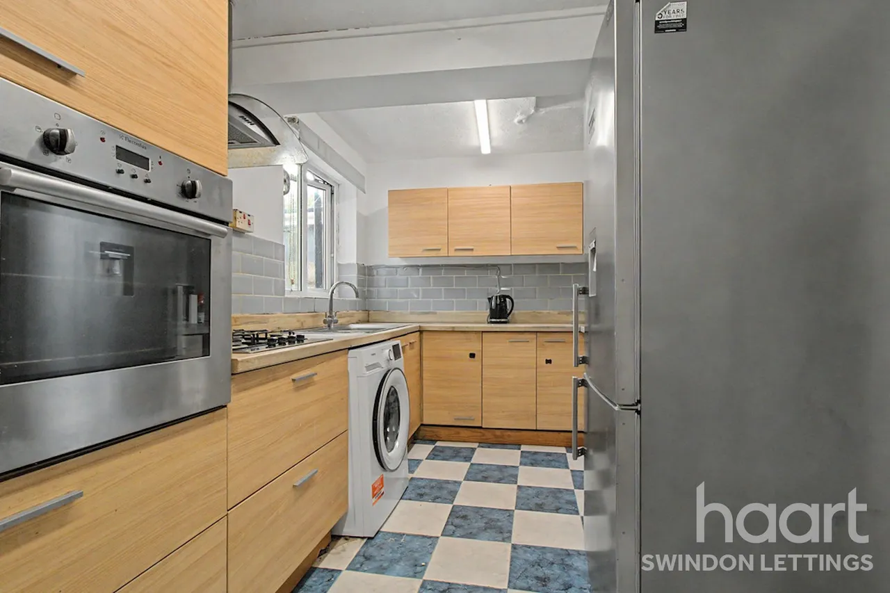 Birch Street, SN1, photo 2
