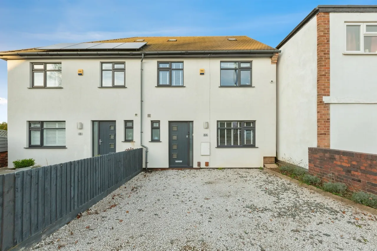 3 bed house for sale — Grange Drive, Glen Parva, Leicester