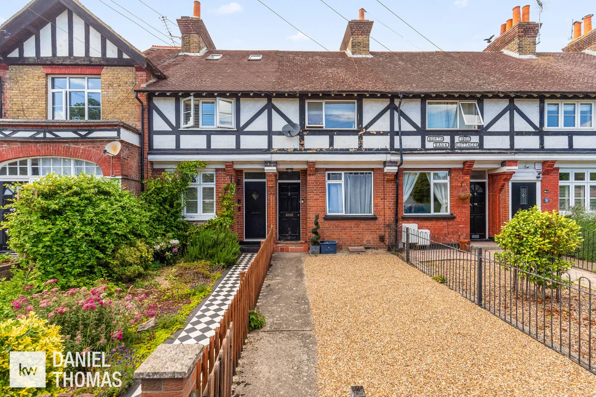 2 bed house for sale, Broomstick Hall Road, Waltham Abbey, EN9