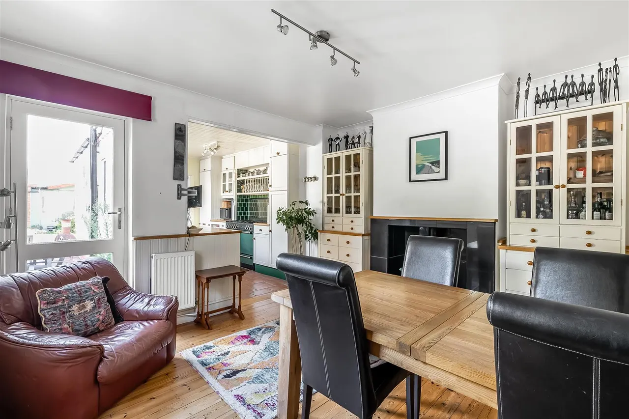 Barnett Wood Lane, Leatherhead, KT22, photo 4