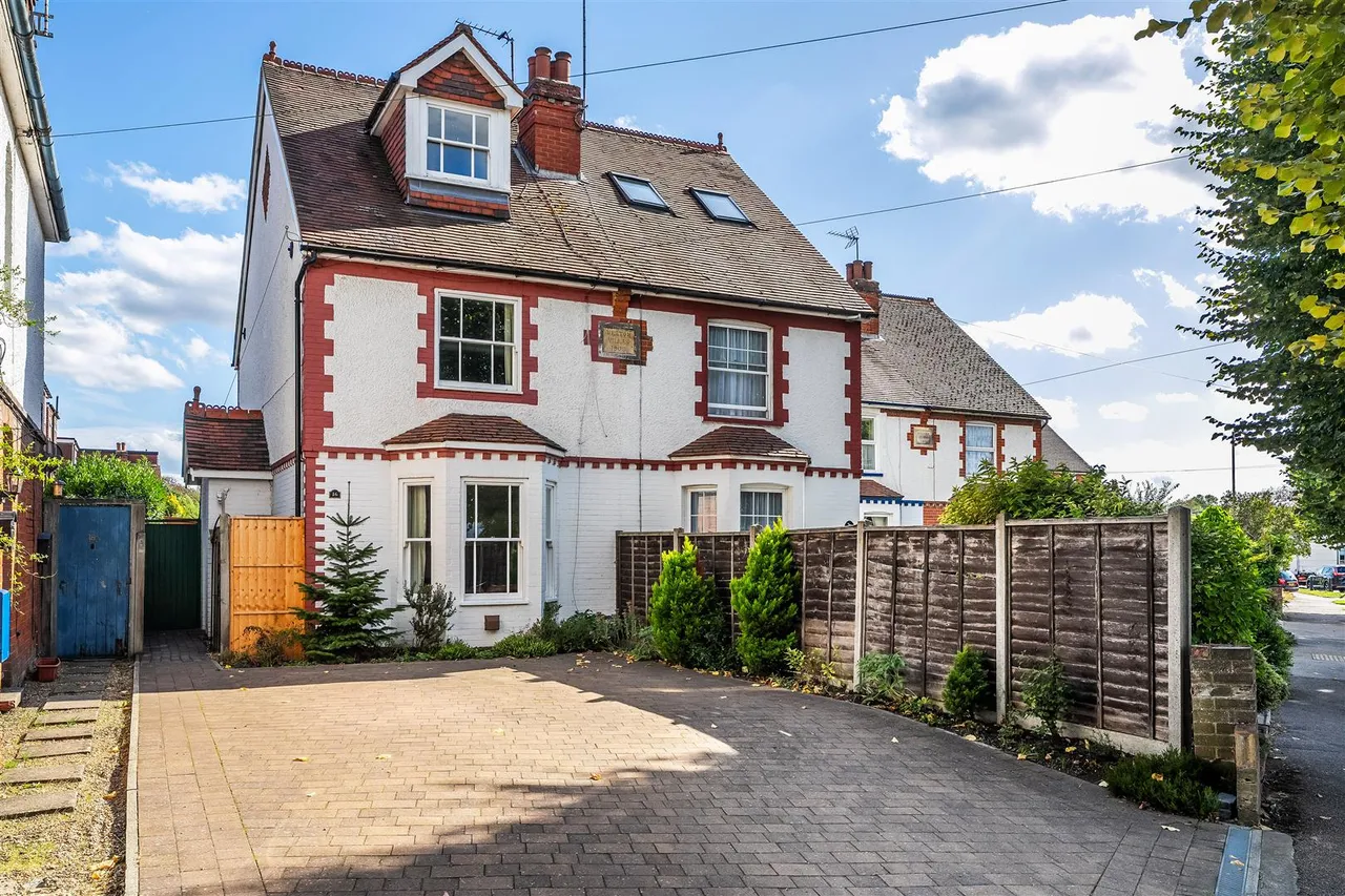 3 bed house for sale, Barnett Wood Lane, Leatherhead, KT22
