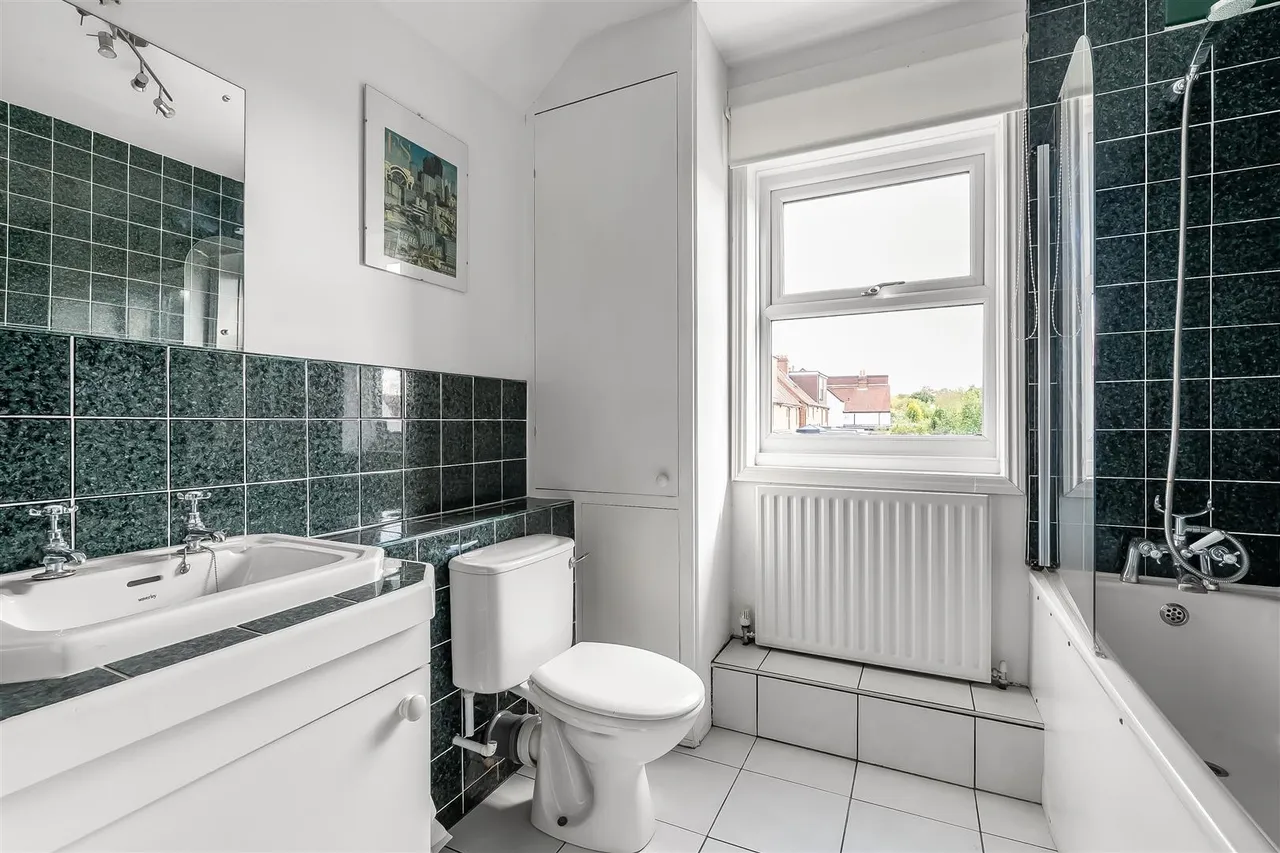 Barnett Wood Lane, Leatherhead, KT22, photo 13