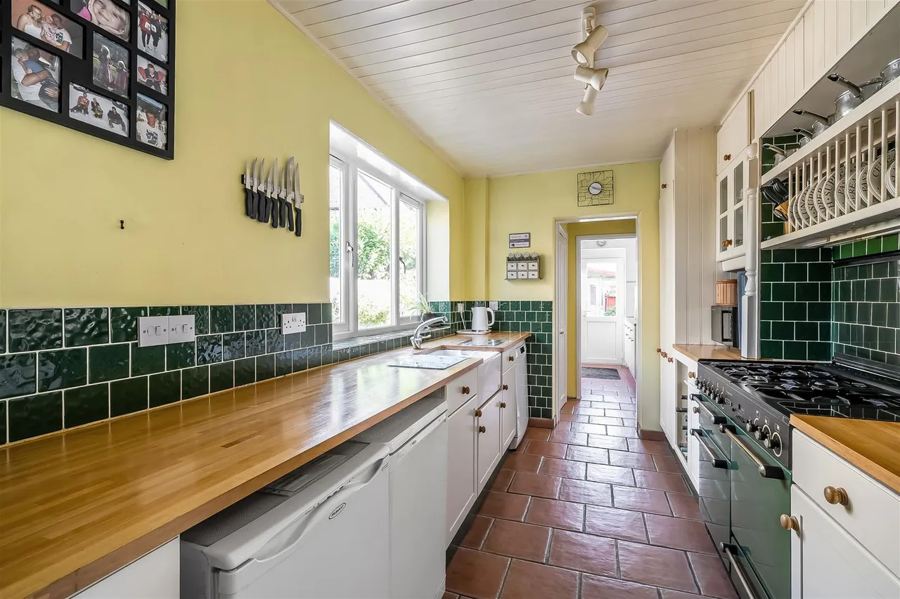 Barnett Wood Lane, Leatherhead, KT22, photo 5