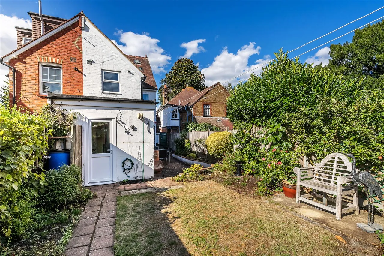 Barnett Wood Lane, Leatherhead, KT22, photo 17