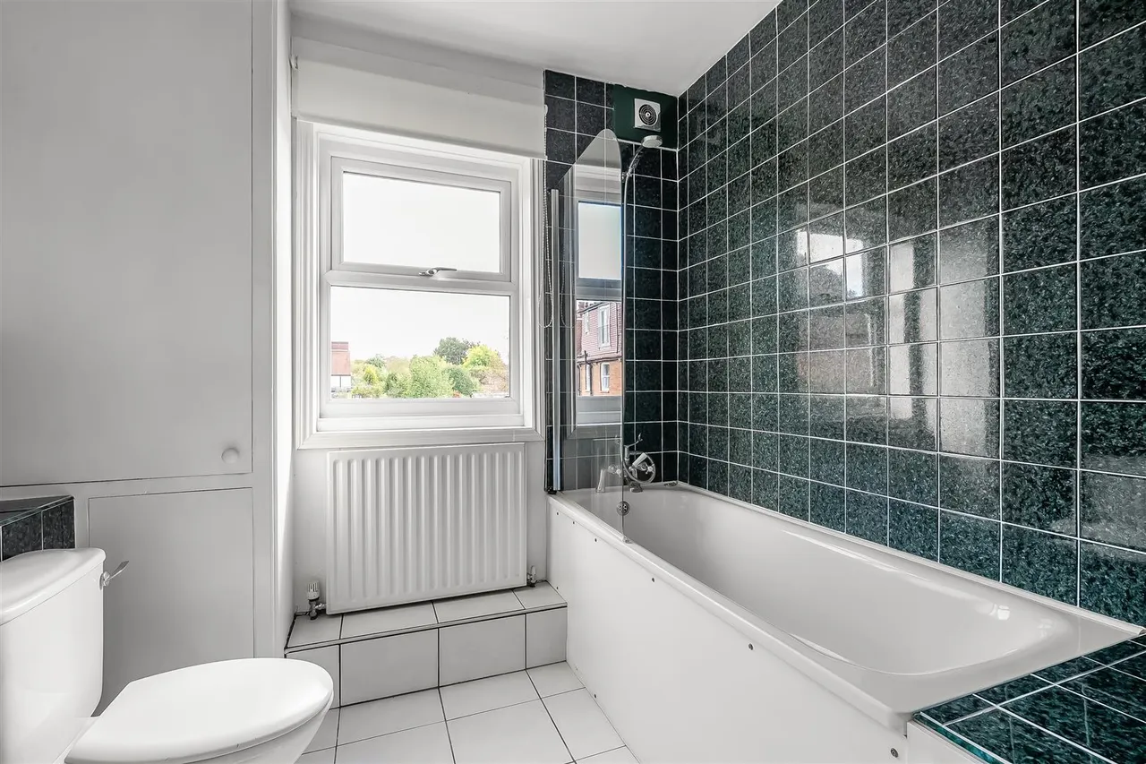 Barnett Wood Lane, Leatherhead, KT22, photo 14