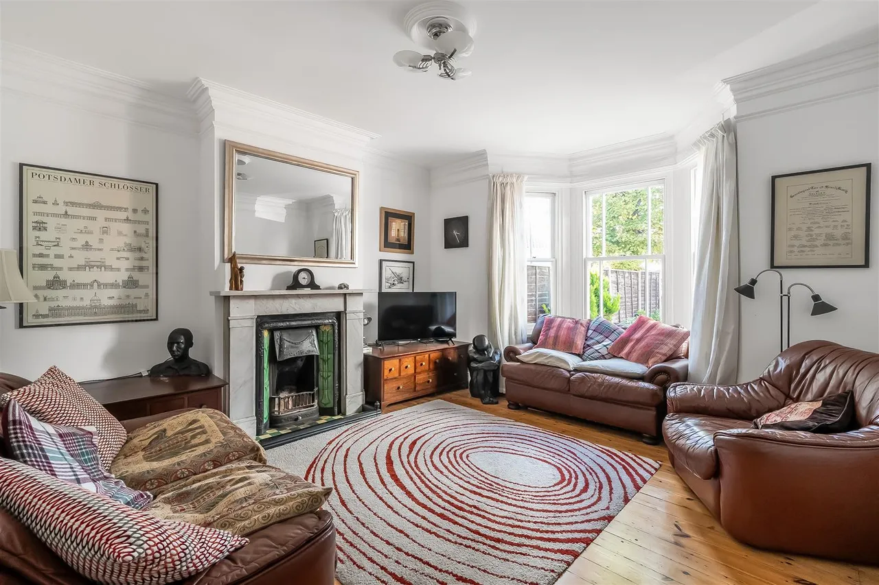 Barnett Wood Lane, Leatherhead, KT22, photo 3