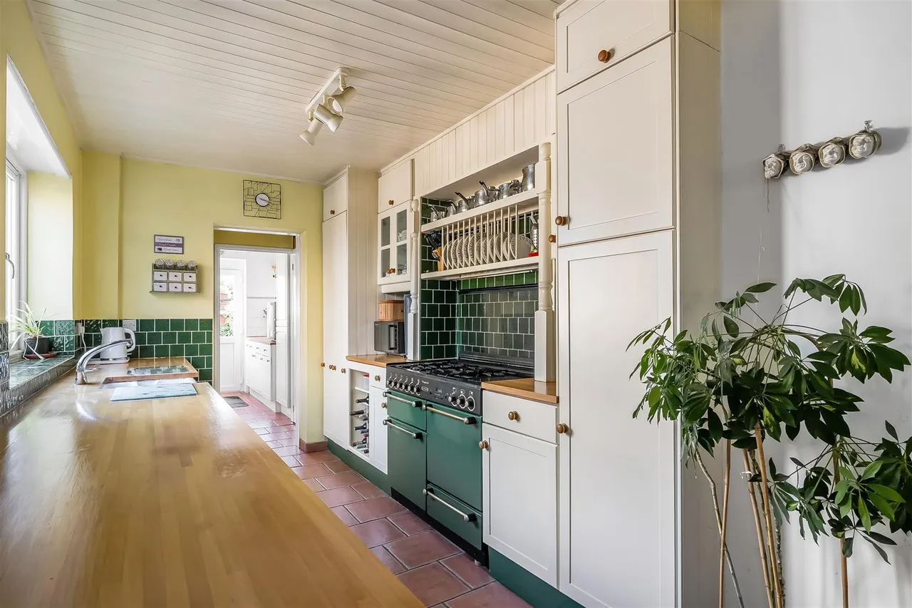 Barnett Wood Lane, Leatherhead, KT22, photo 9