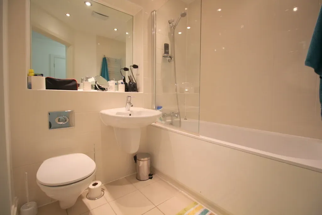 Hurst Court, Horsham, RH12, photo 8