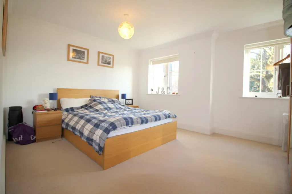 Hurst Court, Horsham, RH12, photo 6