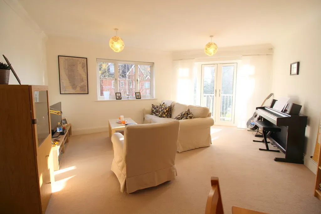 Hurst Court, Horsham, RH12, photo 4