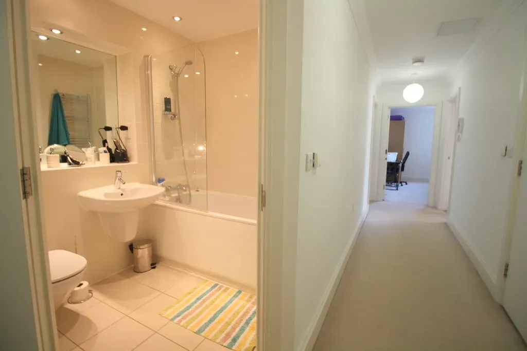 Hurst Court, Horsham, RH12, photo 7