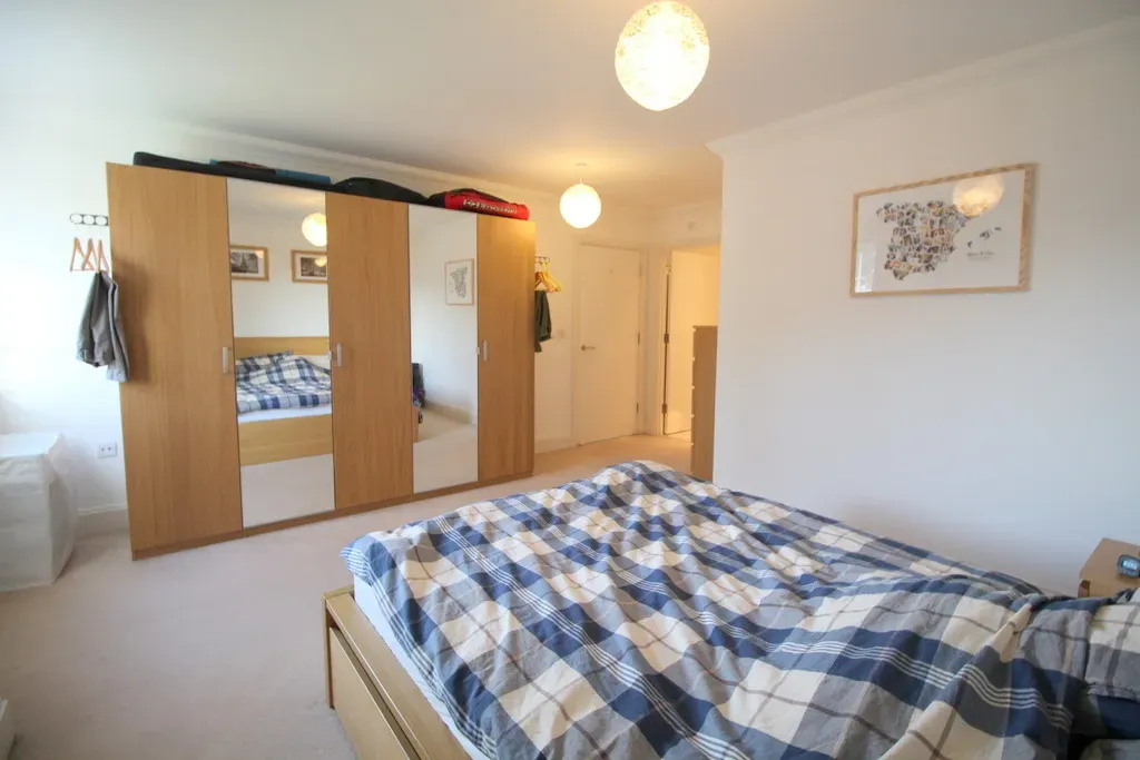 Hurst Court, Horsham, RH12, photo 5