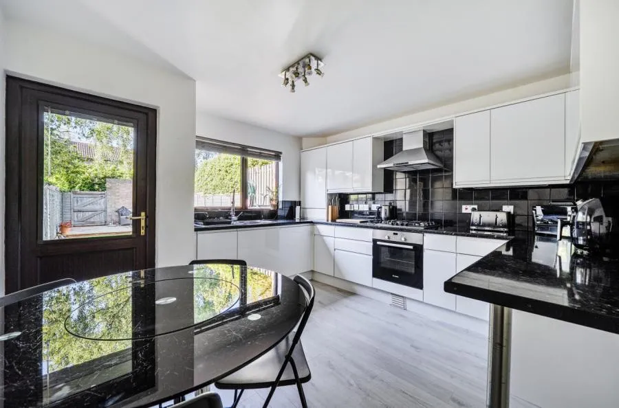 Hillberry, Bracknell, RG12, photo 2