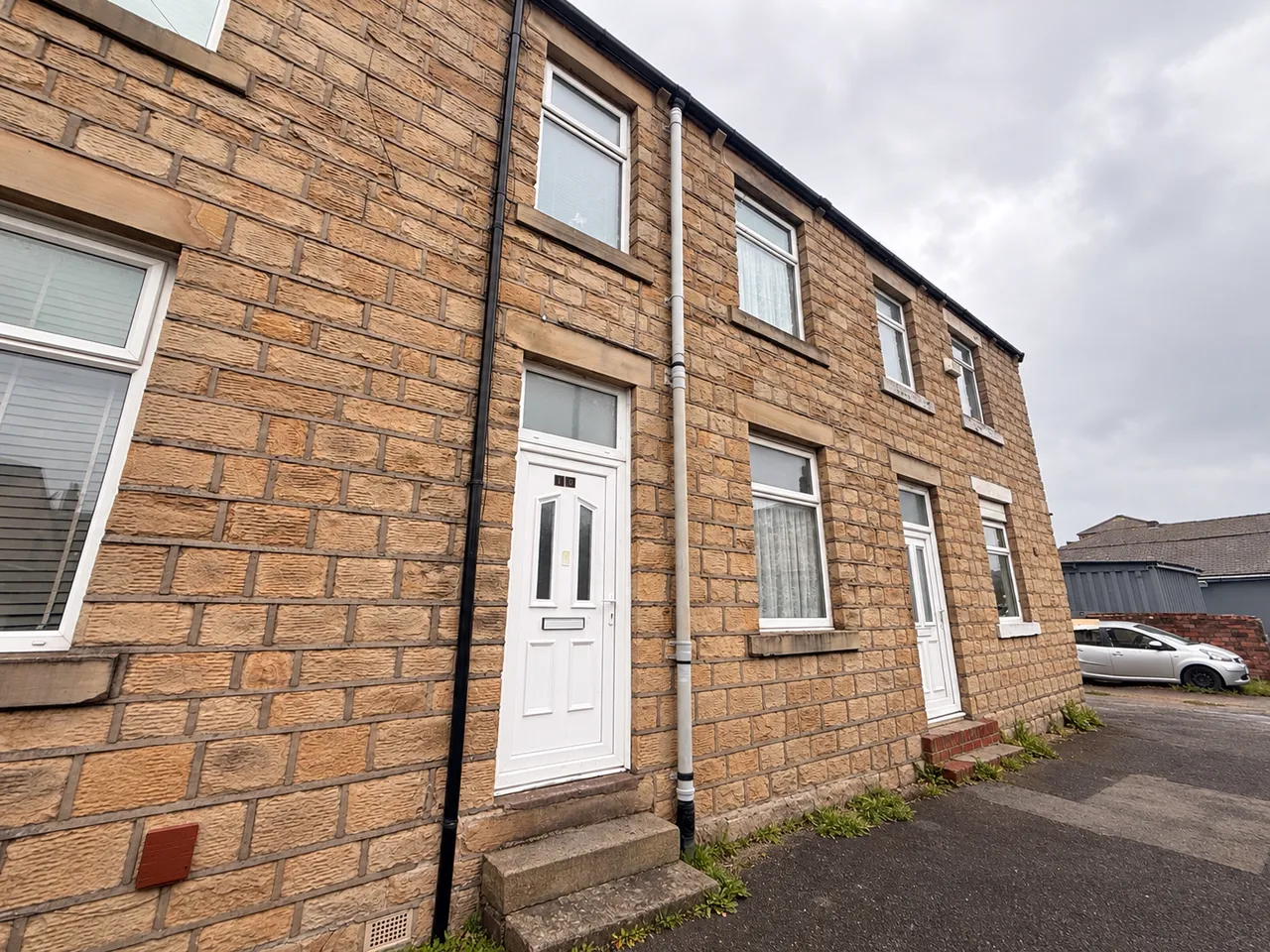 2 bed house to rent, School Street, Dewsbury, WF13