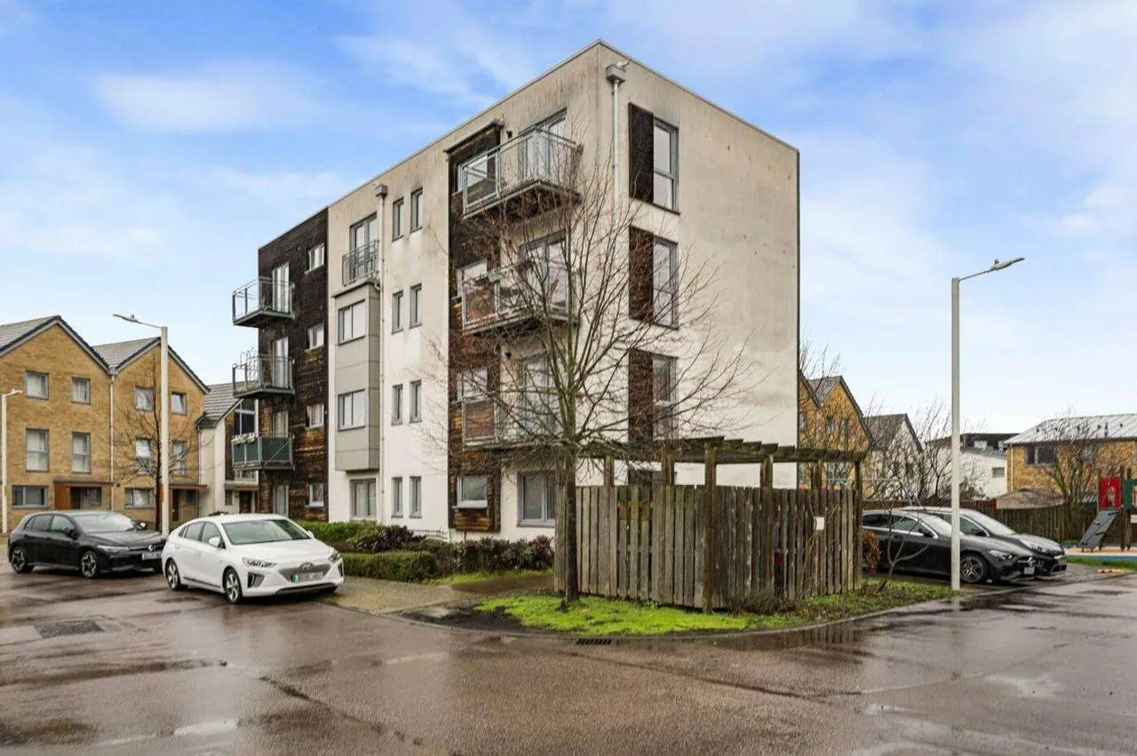 2 bed flat for sale, Lady Jane Place, Dartford, DA1