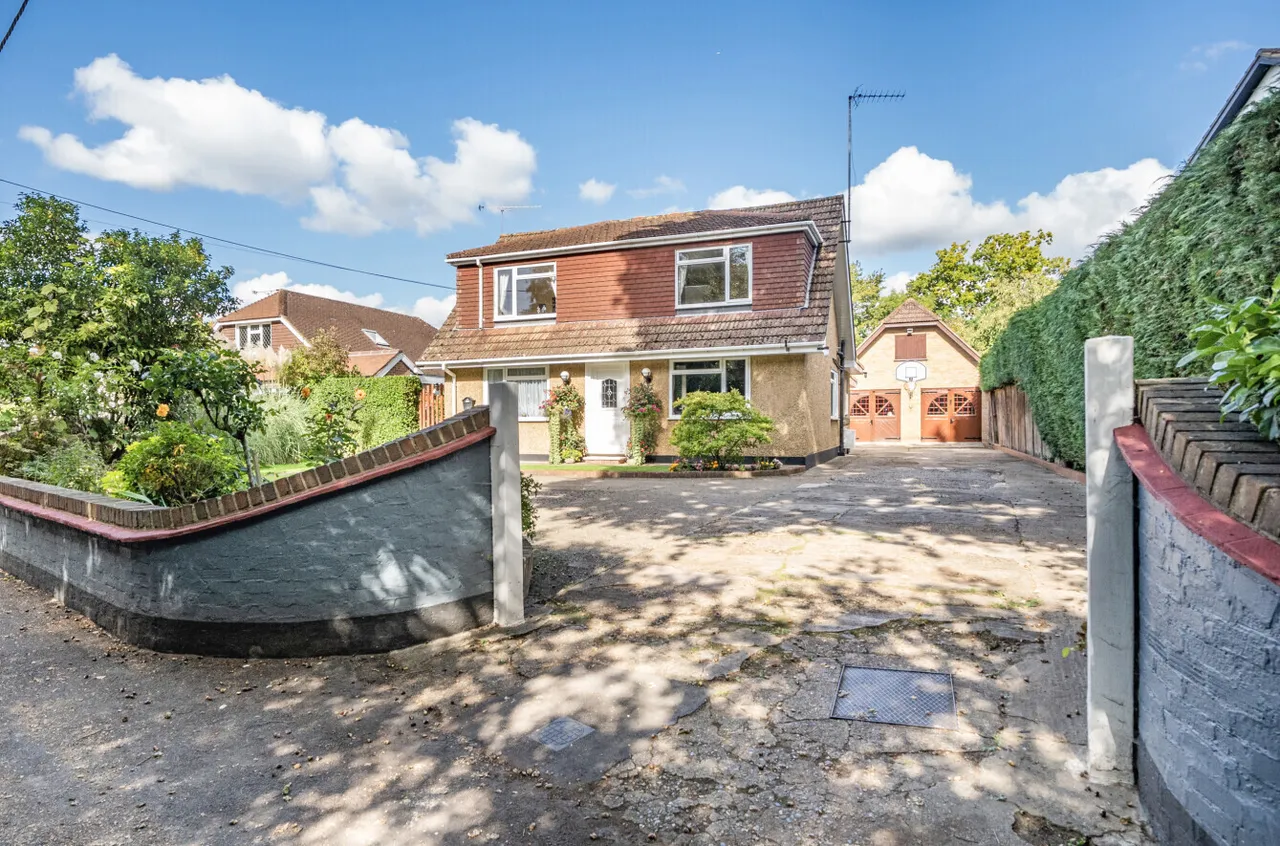 Fenns Lane, West End, GU24, photo 2